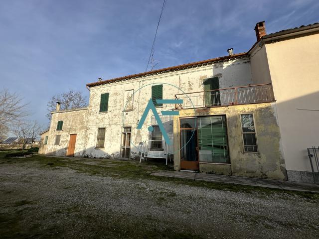 CASA AFFIANCATA in VENDITA a RAVENNA RONCALCECI di 7 vani