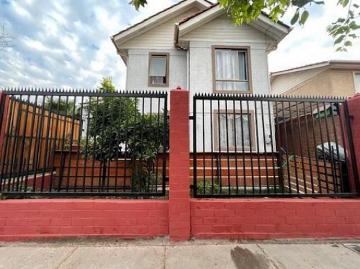 Casa aislada en venta de 3 dorm. 2 baños en quilicura