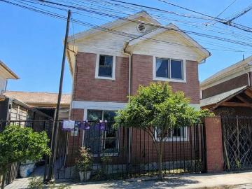 CASA AISLADA EN VILLA EL ABRAZO CON SEGURIDAD Y PATIO AMPLIO