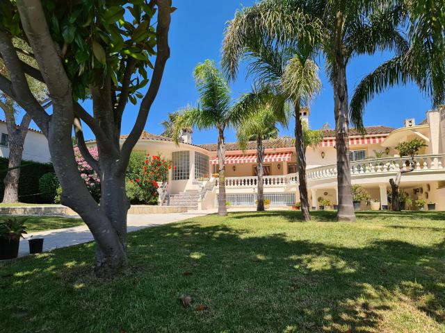 Casa al canal orientada al sur con 25m de amarre 235m² Empuriabrava