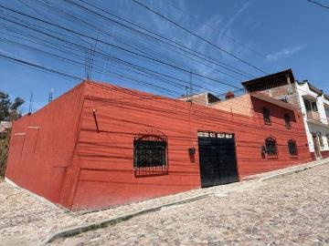CASA ALICIA AMPLIO JARDIN