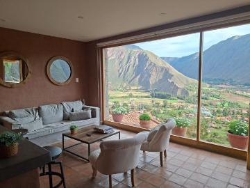 Casa Amoblada con Vista Panorámica al Valle Sagrado | Lista para Generar Ingresos
