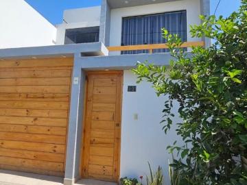 Casa Amoblada En Alquiler Frente A Parque En Derrama Magisterial