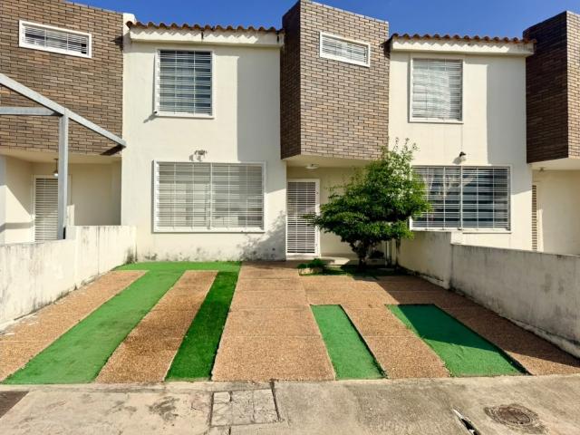 Casa Amoblada en Alquiler Villas del Golf, La Piedad Norte KV 10255005