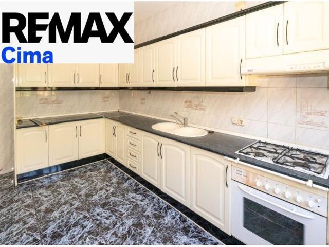 CASA AMPLIA CON GRAN POTENCIAL EN LA PARTE ALTA DE BAZA