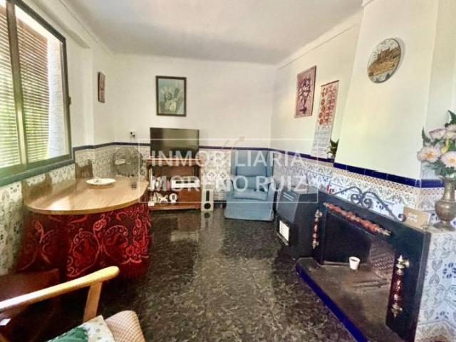 CASA AMPLIA CON PATIOY POSIBILIDAD DE COCHERA