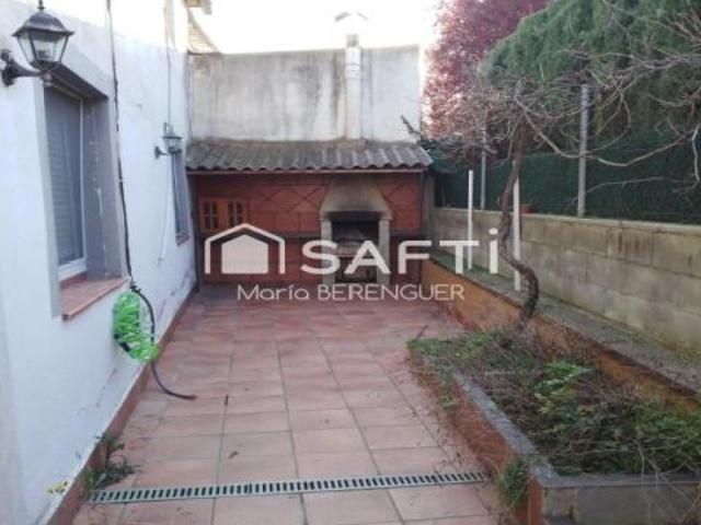 Casa amplia con terraza y gran potencial