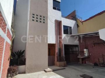 Casa Amplia de 4 Habitaciones en VENTA en Plazas Amalucan con Jardín interior