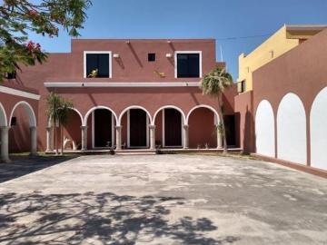 Casa Amplia de 1,000m2 Estilo Hacienda | 5 Recámaras y 8 Baños | Cholul, Mérida