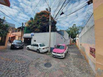CASA AMPLIA EN TEPEPAN CON 4 REC,3 ESTAC,3 Y 1/2 BA?O Y TERRAZA