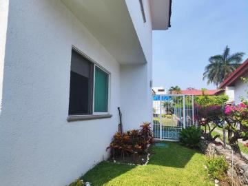 CASA AMPLIA EN FRACCIONAMIENTO PRIVADO