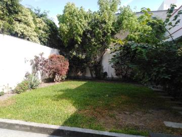 Casa amplia en linda zona de corpac