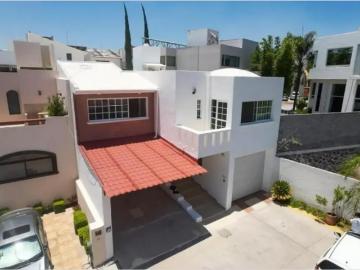 Casa amplia en Milenio, Qro | Oportunidad por debajo del valor comercial | Con Recursos Propios