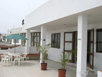 CASA AMPLIA EN PUNTA NEGRA VISTA AL MAR TIENE TODO LOS SERVICIOS