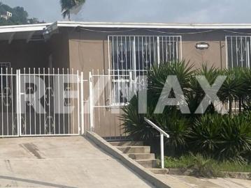 Casa Amplia en Renta en Col. Azteca