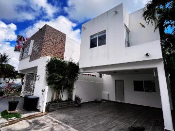 Casa AMUEBLADA 3 Rec?maras en RENTA. Residencial Isla Azul. Av. Huayac?n, Canc?n