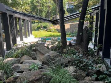 Casa Amueblada Valle de Bravo Coporito | 4 Recámaras, Jardín, Alberca y Roof