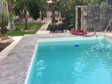 Casa amueblada, con alberca y patio arbolado a pasos de Plaza Patio Mérida