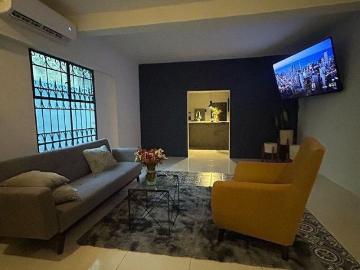 Casa amueblada, con alberca y patio arbolado a pasos de Plaza Patio Mérida