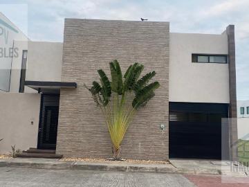 Casa Amueblada con Alberca en Renta| Fracc. Las Palmas | Medell?n de Bravo