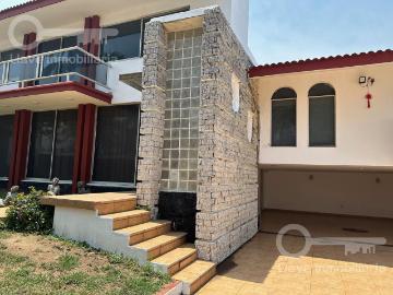 Casa amueblada en Venta y Renta en Av. López Mateo, Col. Petrolera, en Coatzacoalcos, Veracruz