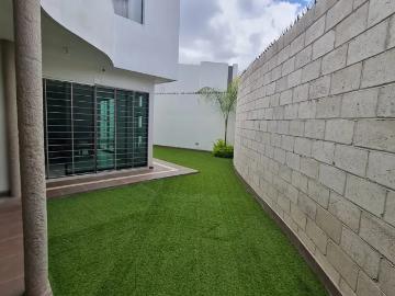 Casa Amueblada en Fraccionamiento con Alberca en Villa de Pozos, San Luis Potosí