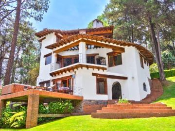 Casa amueblada en renta en Club de Golf Av?ndaro, Valle de Bravo