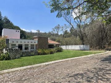 CASA AMUEBLADA EN RENTA EN RANCHO SAN DIEGO, IXTAPAN DE LA SAL, CON ALBERCA