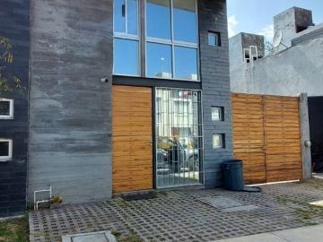 Casa Amueblada estilo minimalista en Renta Residencial Los Prados