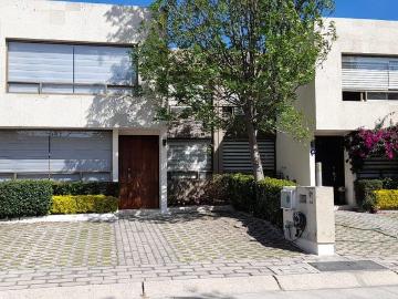 Casa amueblada Renta Lomas Virreyes Calimaya modelo Madeira Totalmente Amueblada