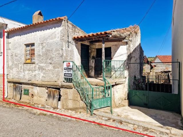 CASA ANTIGA T3 C/ LOGRADOURO