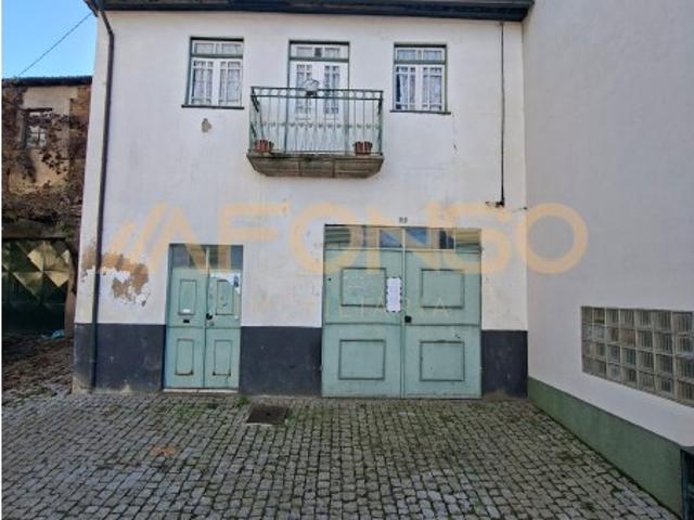 Casa Antiga Antiga com lagares e pequena casa de habitação