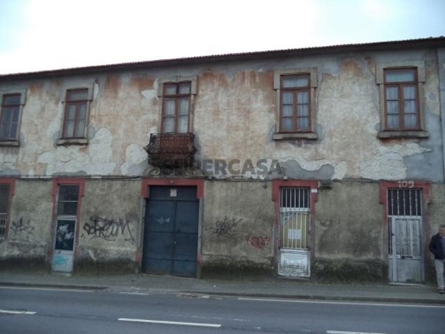 CASA ANTIGA COM SETE MIL METROS DE TERRENO