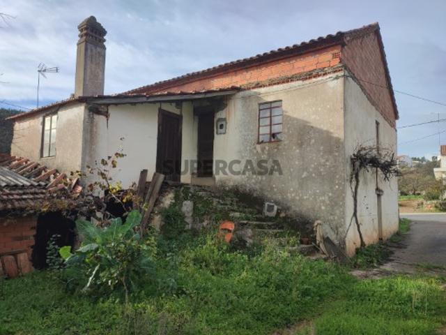Casa antiga junto a praia fluvial Cerejeira
