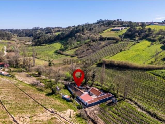 Casa antiga na Aldeia dos Sapeiros, perto da Baía de São Martinho do Porto