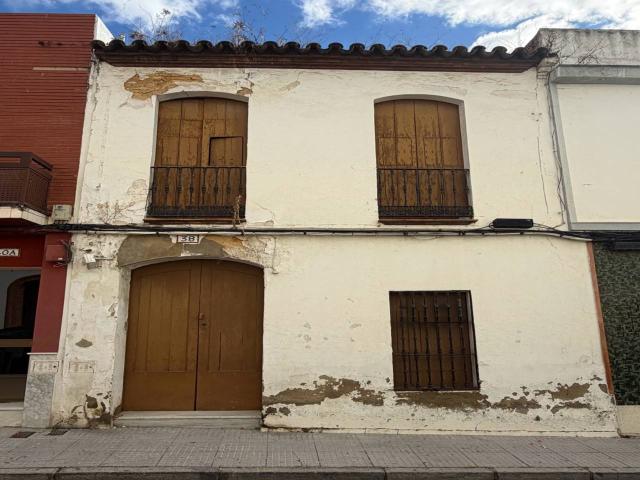 CASA ANTIGUA EN EL CENTRO DE BONARES