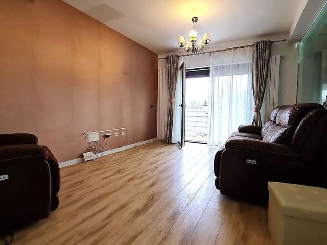Casa, aproape de tramvai, libera, partial mobilata, Cug