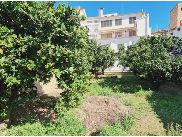Casa APTA PARA 2 FAMILIAS 2 pisos con parking y salas de juegos en venta en La Pobla de Montornès a 5 minutos del m