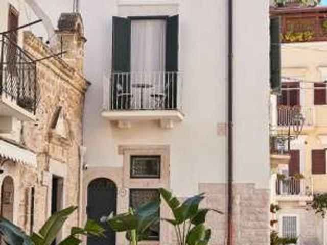 casa arredata con terrazzo Trani