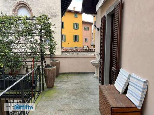 casa arredata con terrazzo Centro