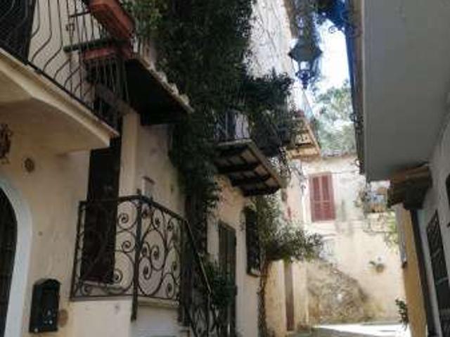 casa arredata con terrazzo Centro