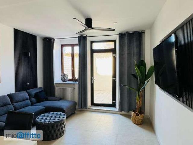 casa arredata con terrazzo Centro