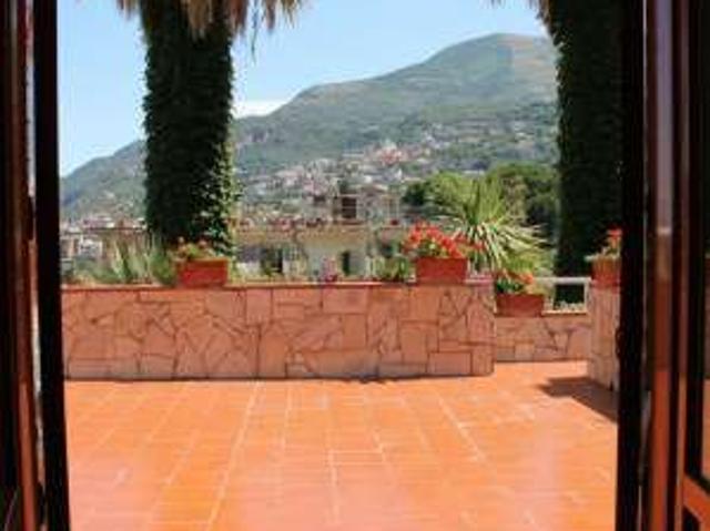 casa arredata con terrazzo Centro