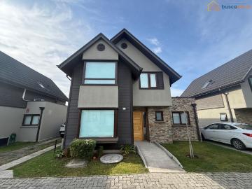 Casa arriendo 4 dormitorios, 3 baños, sala de estar Condominio San Andres del Valle Concepcion