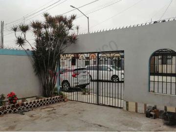 Casa Balcones de Anahuac Escobedo, atrás de Walmart y salidas rápidas como Sendero
