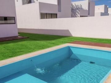 Casa Bambú, con recámara en PB, con piscina, dentro de privada con casa club