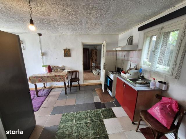 Casa batraneasca+anexa+garaj+961.07 mp teren intravilan Otopeni