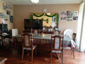 Casa bien ubicada cerca avenidas