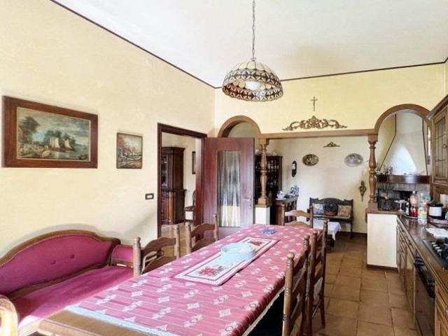 Casa bifamiliare con tre camere, buono stato 180 mq, centro Campo San Martino