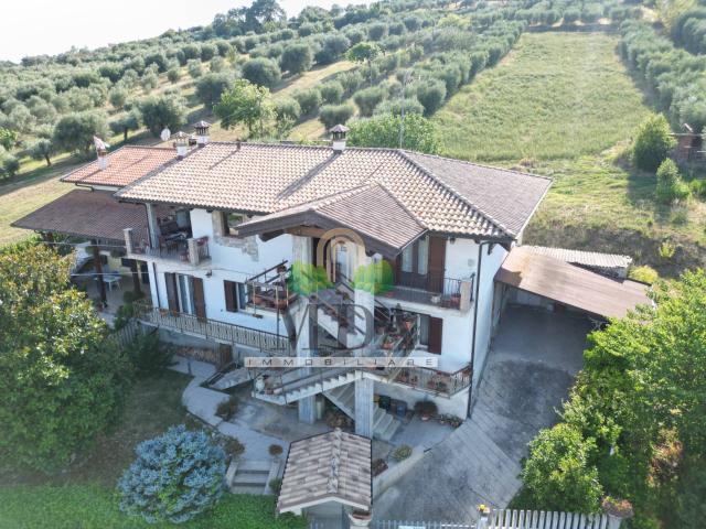 Casa bifamiliare in vendita a Campli